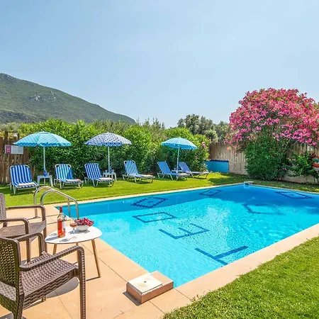 Teo Villa Halikounas
