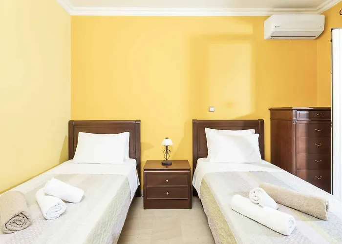 Teo Villa Chalikounas